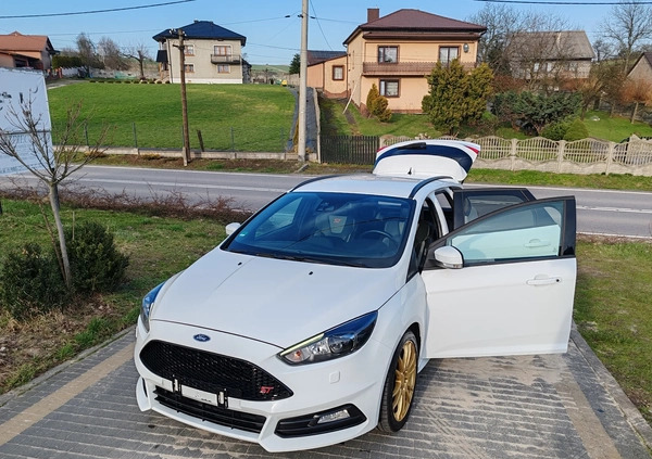 Ford Focus cena 53999 przebieg: 170977, rok produkcji 2015 z Wolbrom małe 781